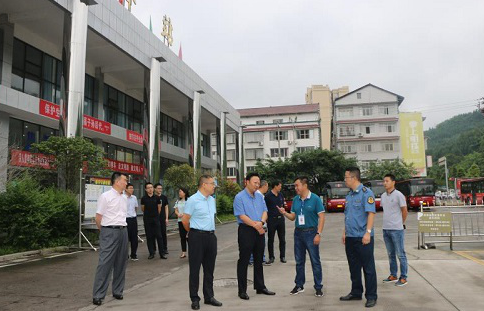 雅安市检察院检察长刘孝勇一行到荥经督导检查扫黑除恶专项斗争
